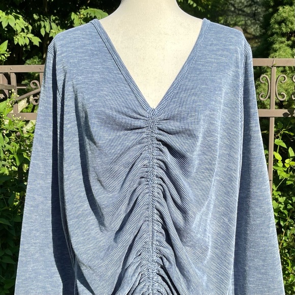 NWOT Acting Pro Adjustable Cinched/Ruched Tie Front V-neck Pinstripe Top - Picture 2 of 16